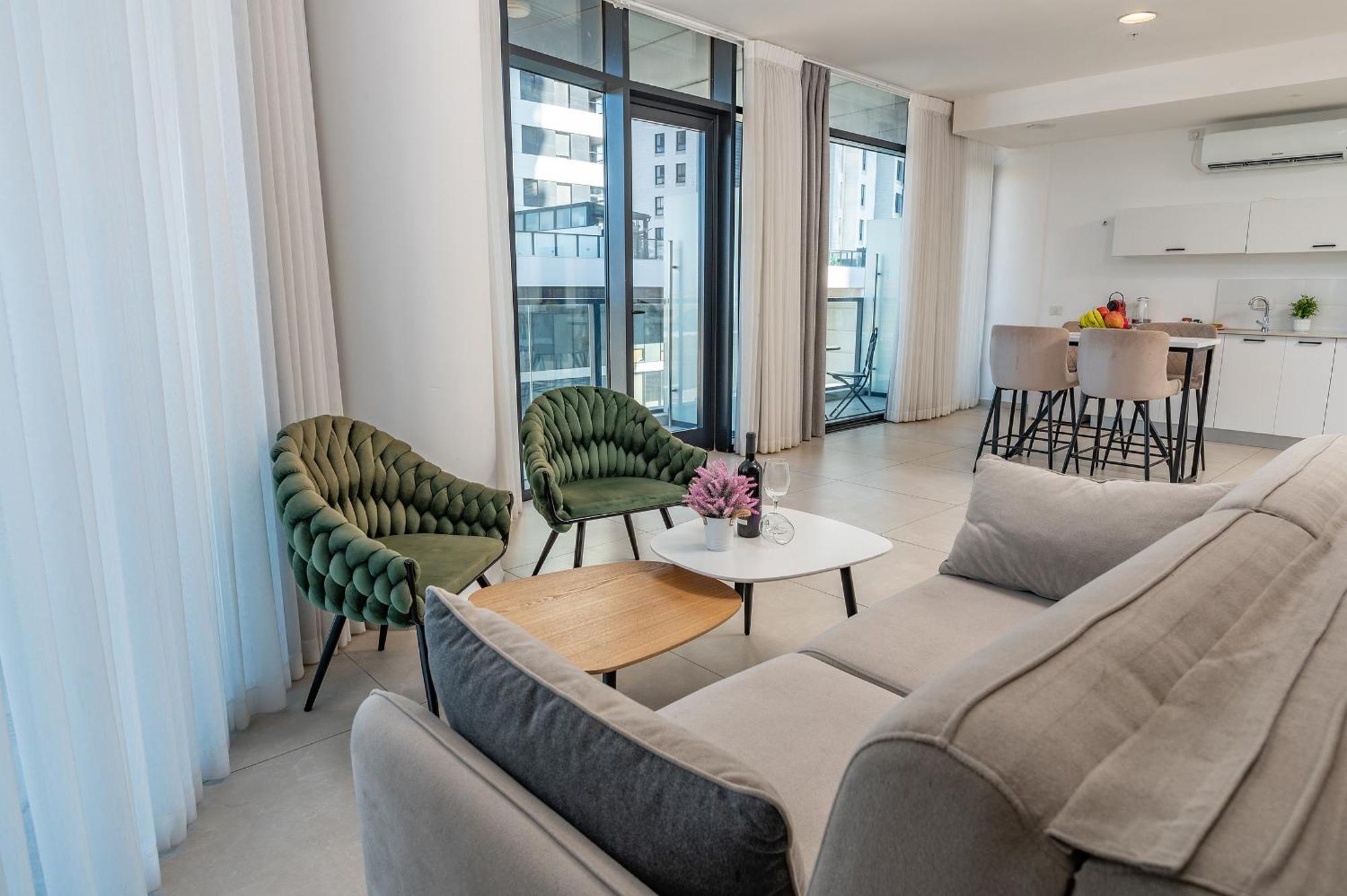 Hi-Yam Seaview Apartments & Suites - יש ממ"ד Bat Yam Bilik gambar