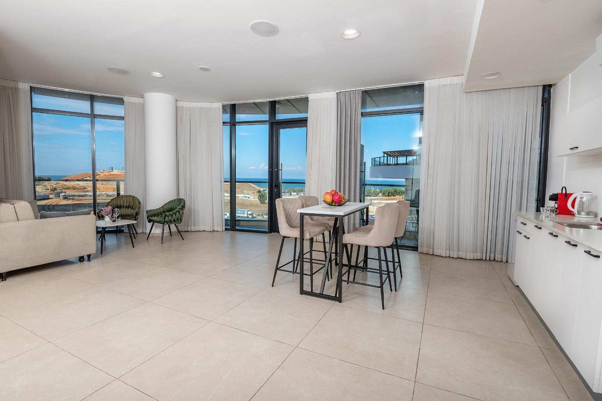 Hi-Yam Seaview Apartments & Suites - יש ממ"ד Bat Yam Bilik gambar