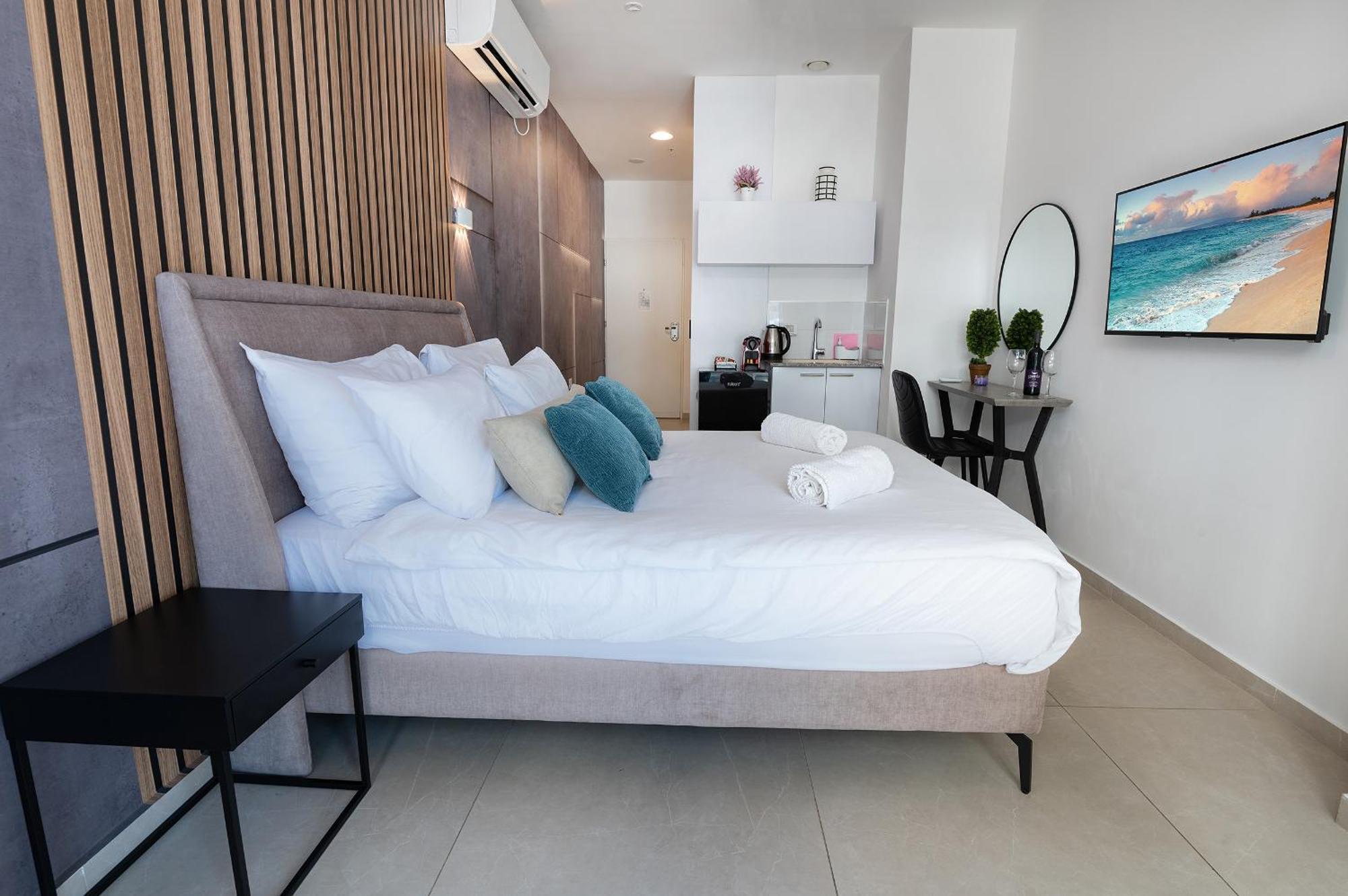 Hi-Yam Seaview Apartments & Suites - יש ממ"ד Bat Yam Bilik gambar