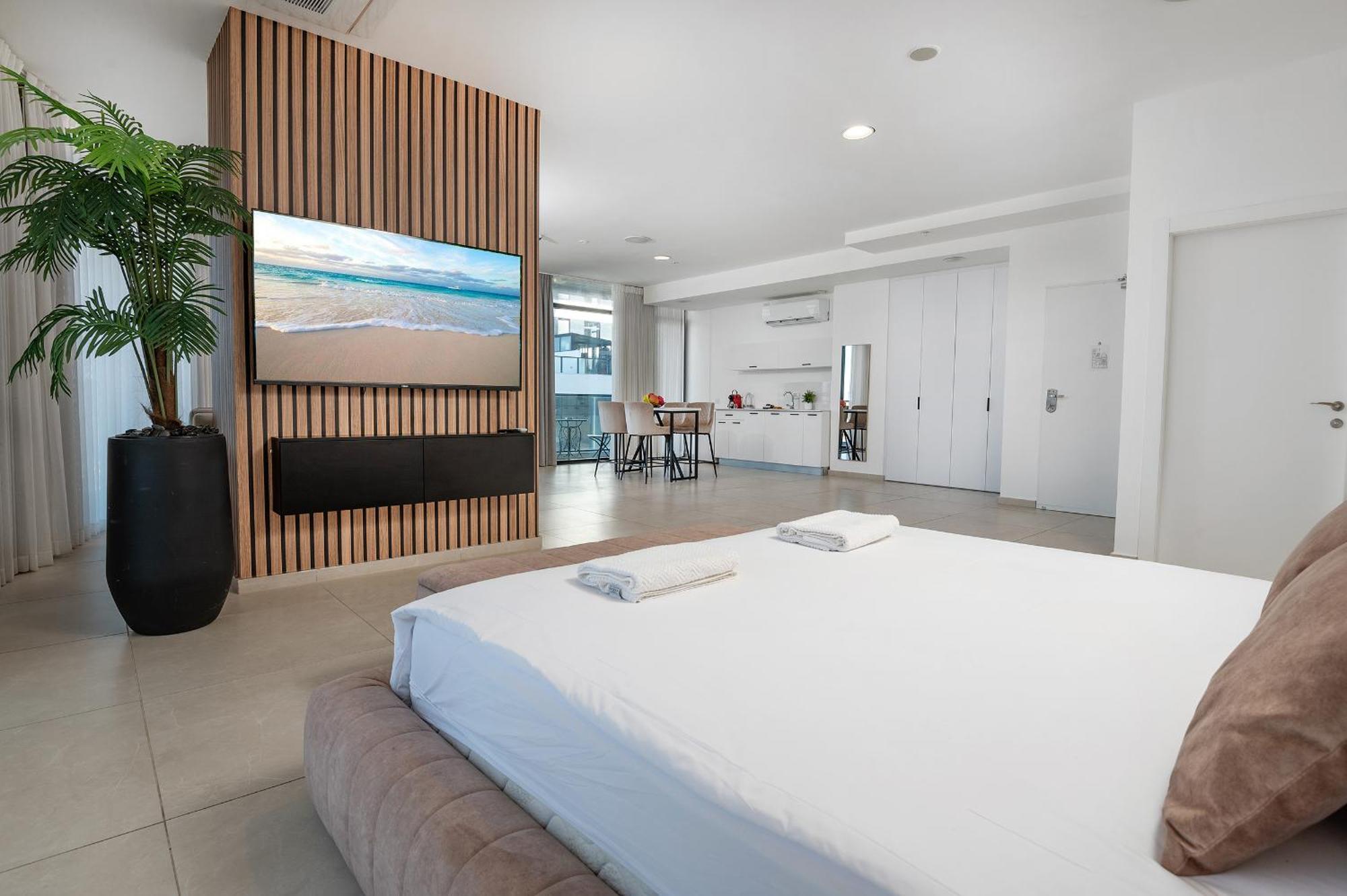 Hi-Yam Seaview Apartments & Suites - יש ממ"ד Bat Yam Bilik gambar