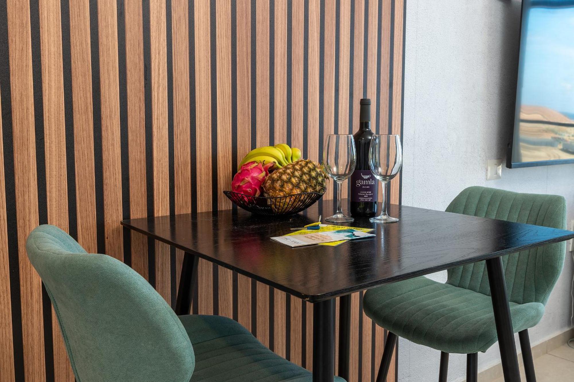 Hi-Yam Seaview Apartments & Suites - יש ממ"ד Bat Yam Bilik gambar